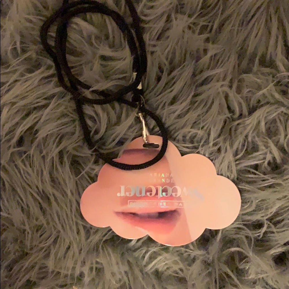 Sweetener Ariana Grande pass!